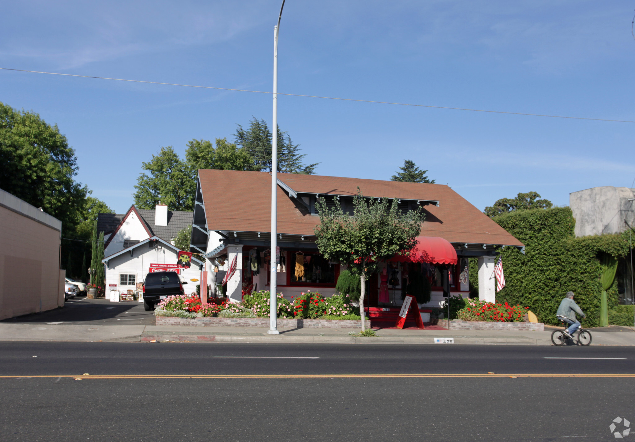 425 McHenry Ave, Modesto, CA for sale Primary Photo- Image 1 of 1