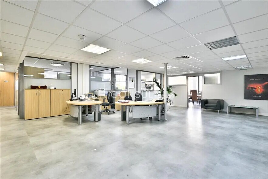 Office in Saint-Cloud for sale - Building Photo - Image 1 of 7