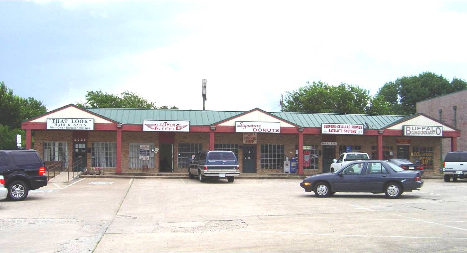 208 N Hampton Rd, DeSoto, TX for sale Primary Photo- Image 1 of 1