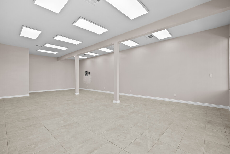 13416 Van Nuys Blvd, Pacoima, CA for lease - Building Photo - Image 3 of 8