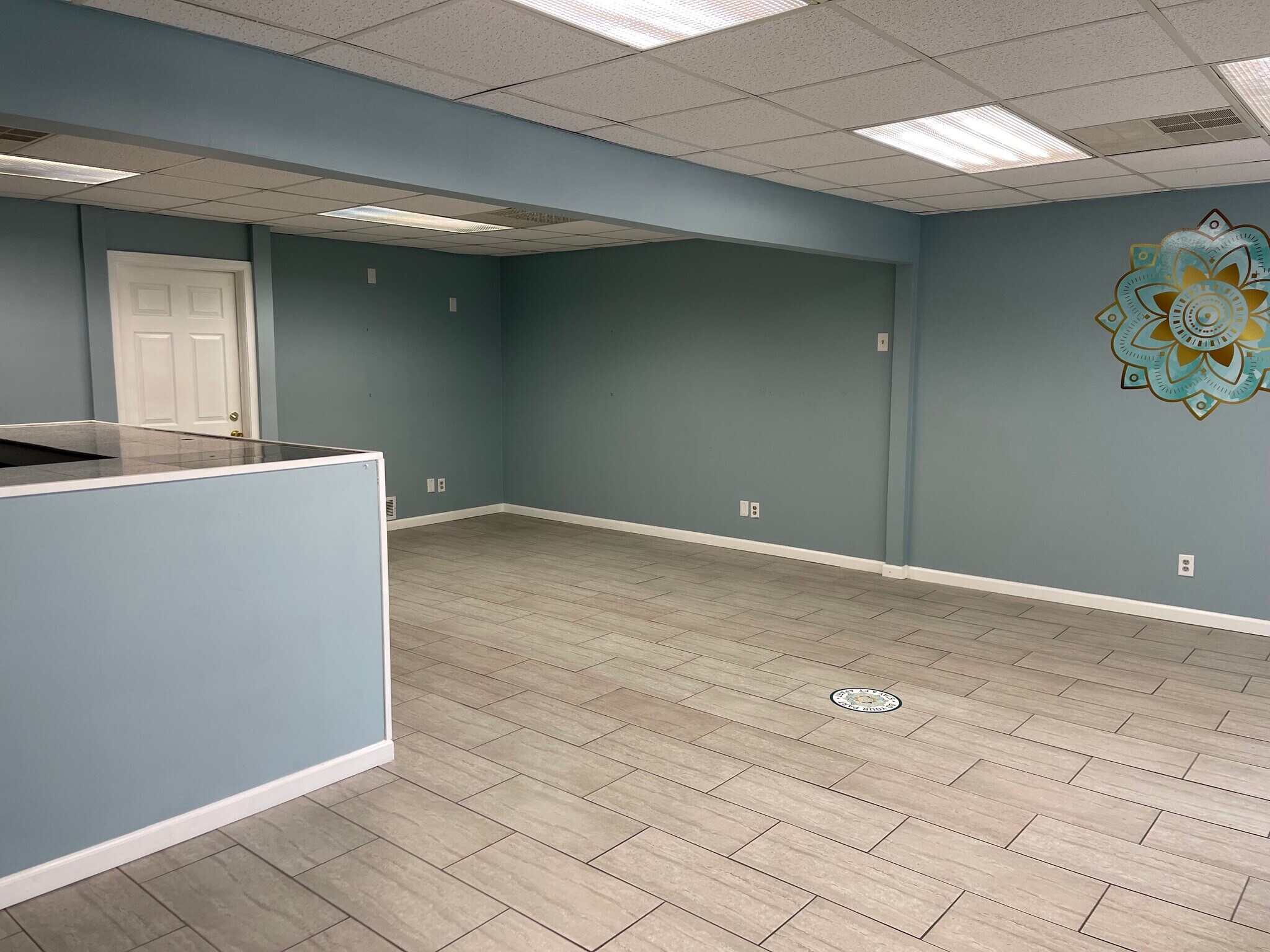 2303 E Washington St, Bloomington, IL for lease Interior Photo- Image 1 of 3