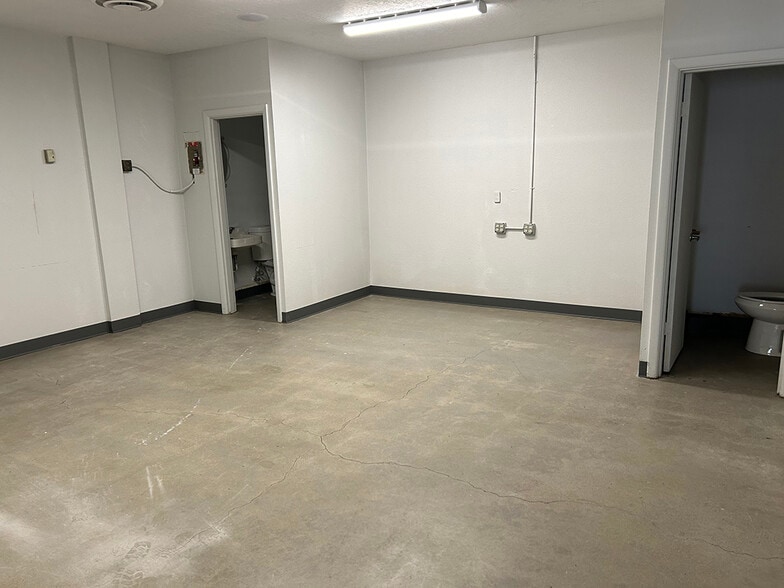 1210 SE 7th Ave, Portland, OR for lease - Interior Photo - Image 3 of 14