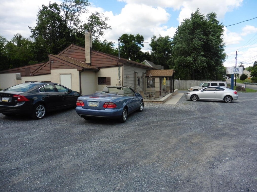 1075 Turnpike Rd, Elizabethtown, PA 17022