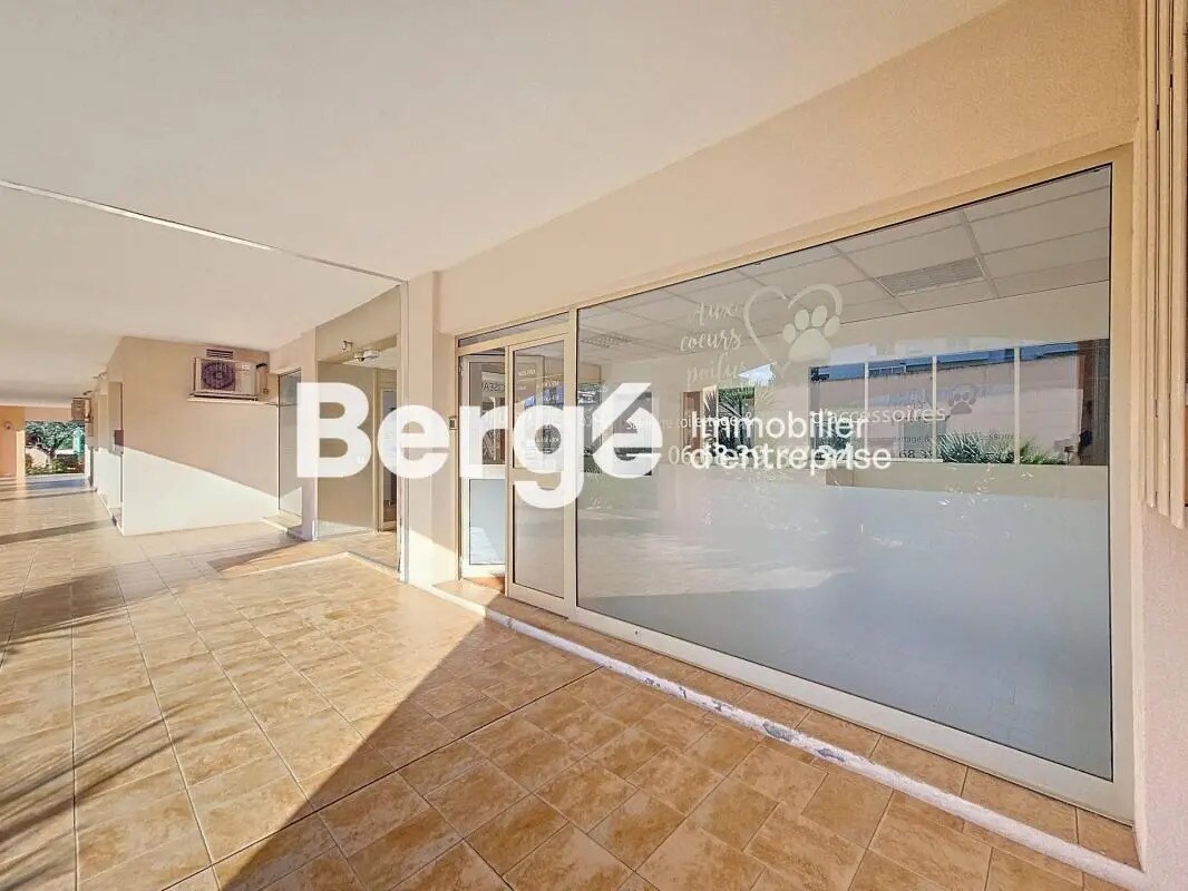 Retail in Le Cannet for sale Lobby- Image 1 of 18