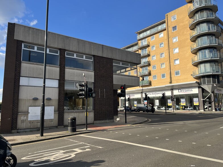 72-74 High St, Feltham for lease - Building Photo - Image 3 of 5