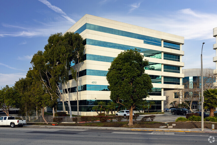 4500 E Pacific Coast Hwy, Long Beach, CA for lease - Building Photo - Image 2 of 5