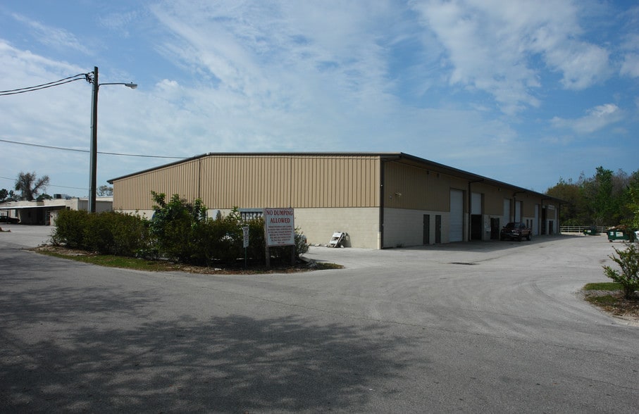 1911 Oakmont Ave, Tarpon Springs FL - Warehouse