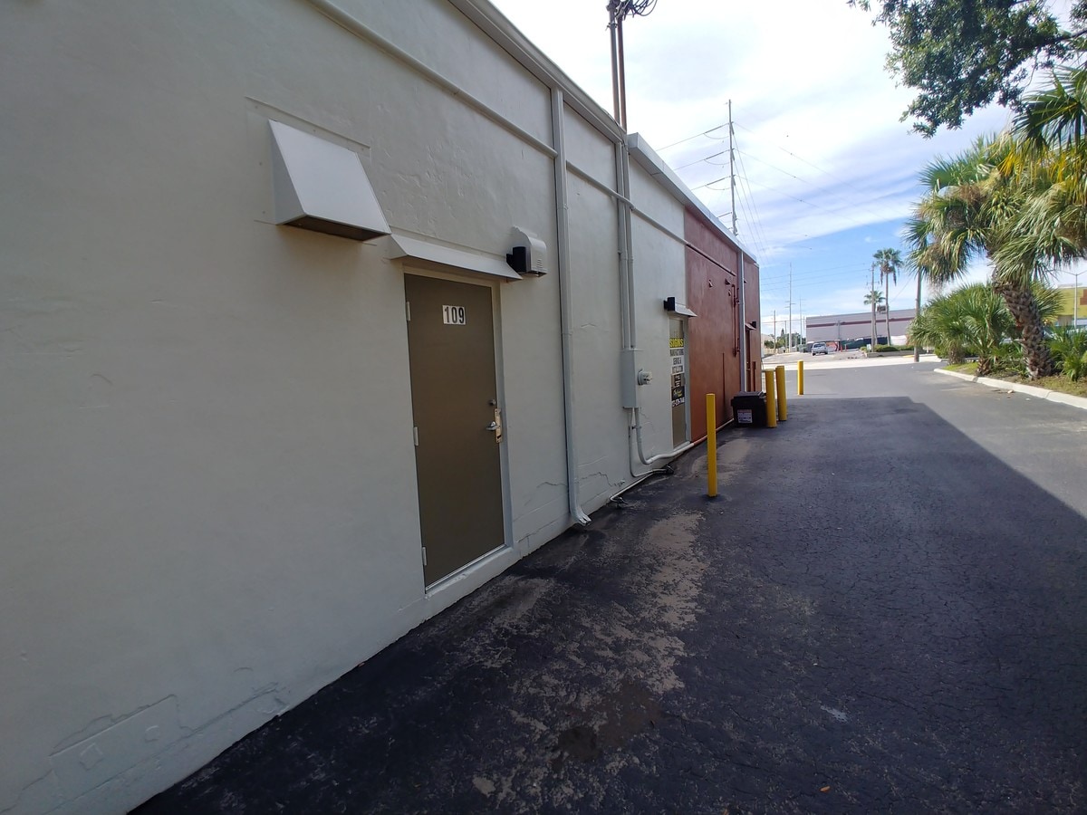 10525 Park Blvd, Seminole, FL 33772