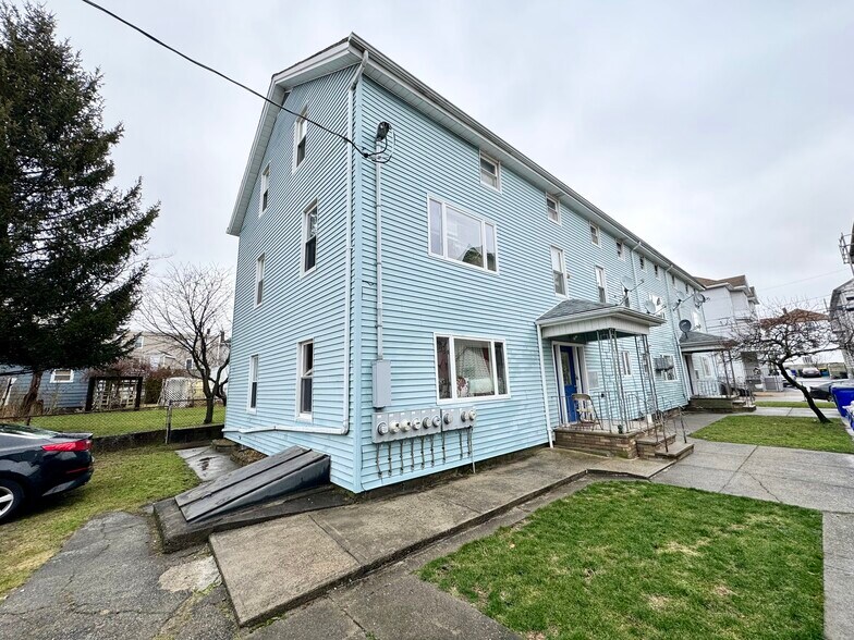 62 Morton St, Fall River, MA for sale - Primary Photo - Image 1 of 1