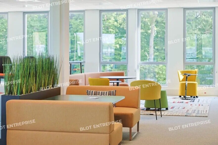 Office in Orvault for lease - Building Photo - Image 2 of 11