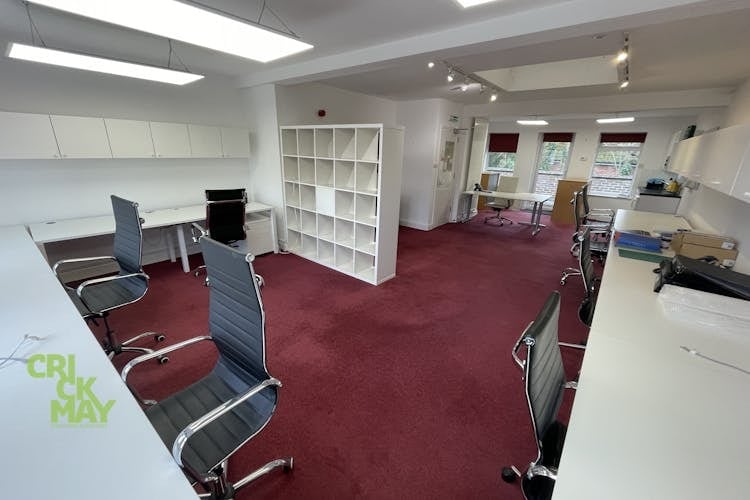 7 Muster Grn, Haywards Heath for lease Interior Photo- Image 1 of 1