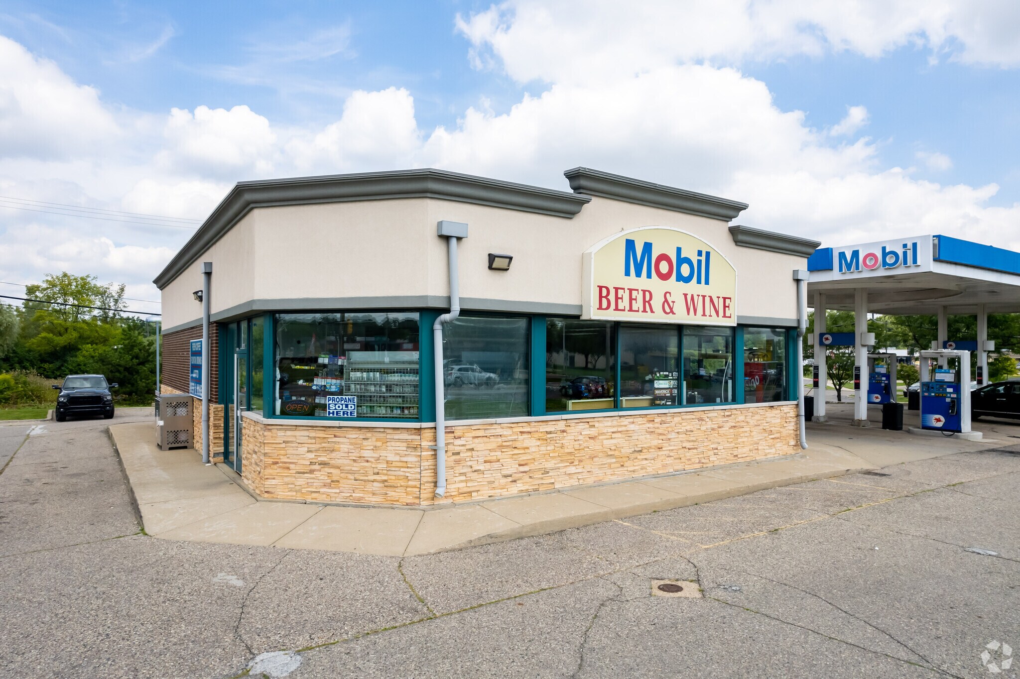 3480 Elizabeth Lake Rd, Waterford, MI 48328