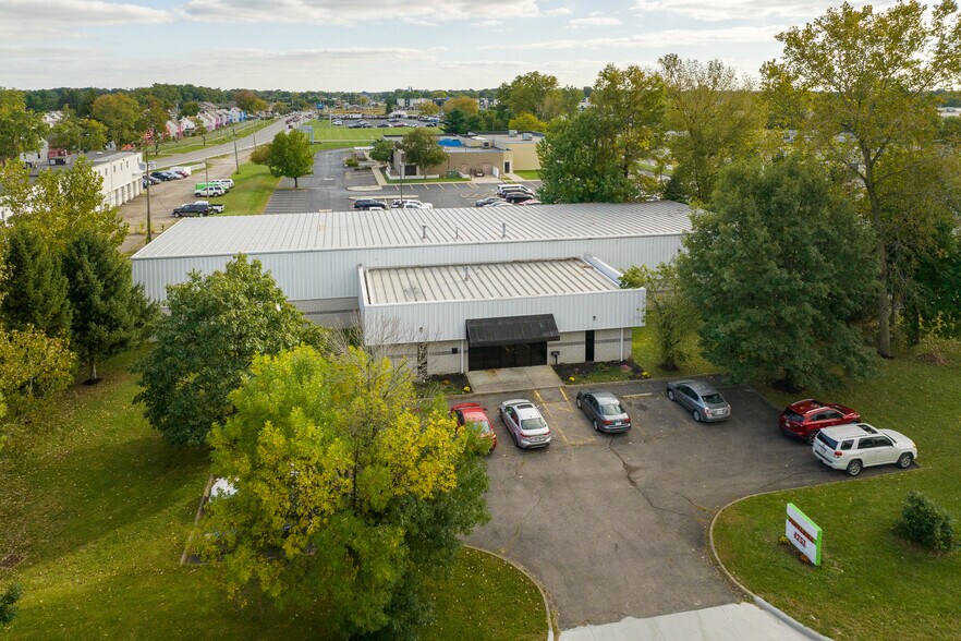 4751 Poth Rd, Columbus, OH for sale - Building Photo - Image 1 of 1