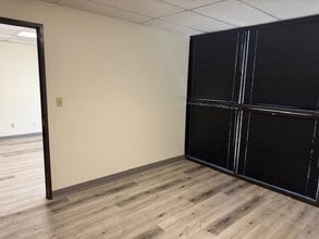 301-502 N 37th Dr, Phoenix, AZ for lease Interior Photo- Image 2 of 8
