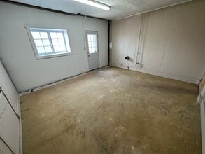 1609 Broad St, New Castle, IN for lease Interior Photo- Image 2 of 5