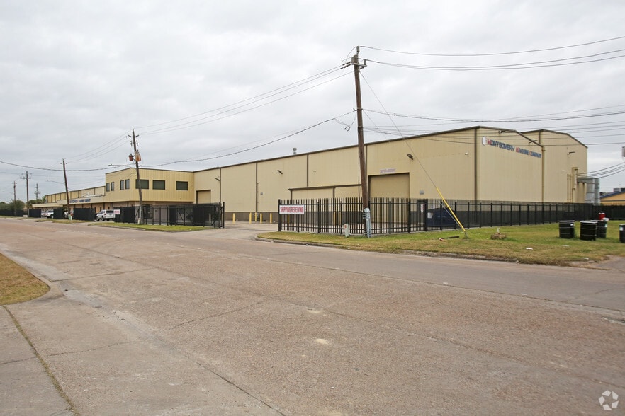 1005 Mae Dr, Houston, TX for sale - Building Photo - Image 2 of 3