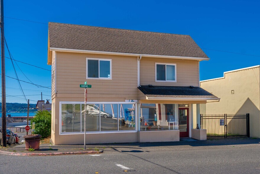 2015 Harkins St, Bremerton, WA for sale - Building Photo - Image 2 of 32