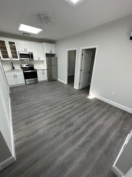 10914 Sutphin Blvd, Jamaica, NY for sale - Interior Photo - Image 2 of 12