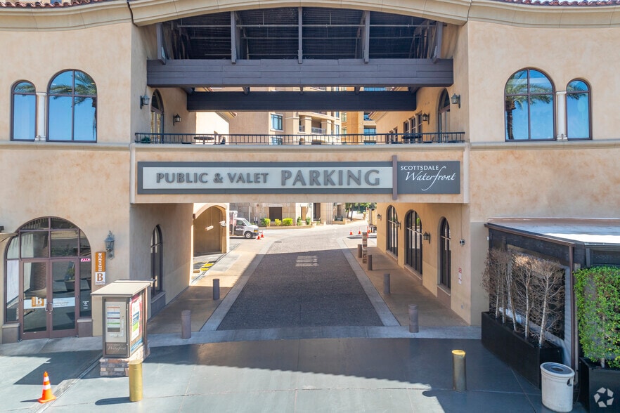 7135 E Camelback Rd, Scottsdale, AZ for lease - Building Photo - Image 3 of 6