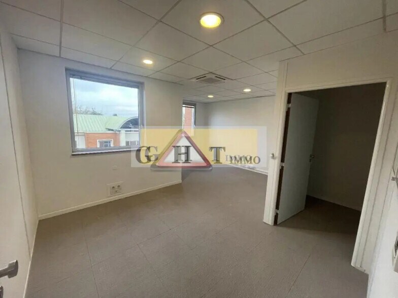 Office in Chevilly-Larue for lease - Interior Photo - Image 3 of 12