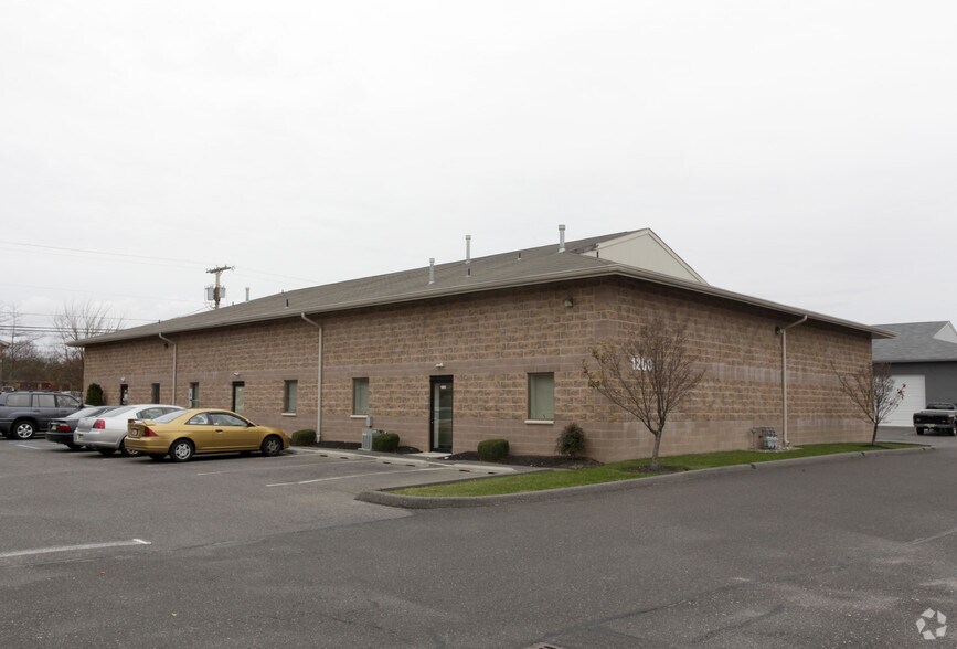 Flex in West Berlin, NJ for sale - Primary Photo - Image 1 of 1