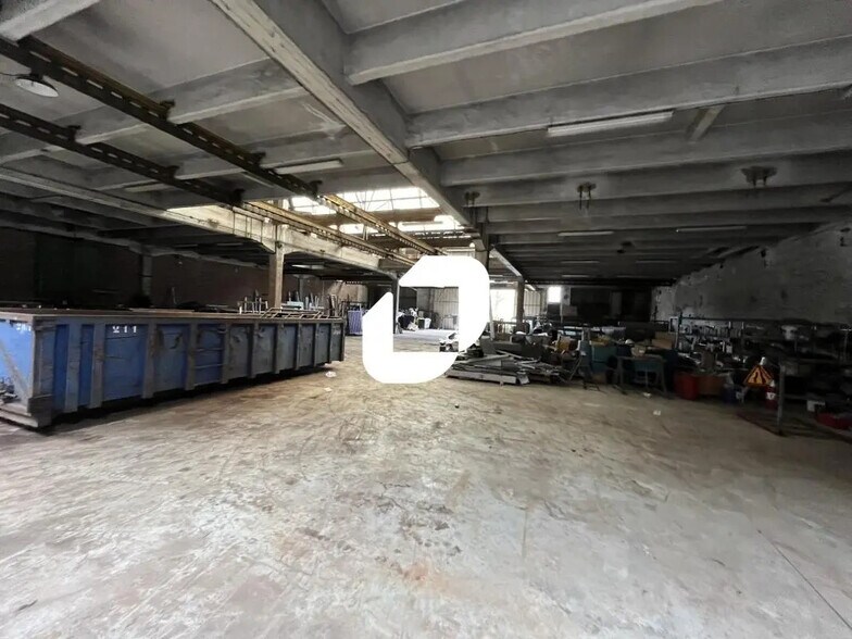 Flex in Auberchicourt for lease - Interior Photo - Image 1 of 8