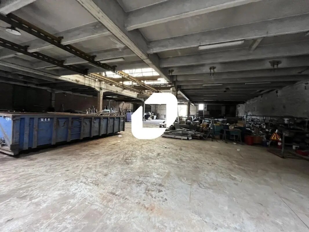 Flex in Auberchicourt for lease Interior Photo- Image 1 of 9