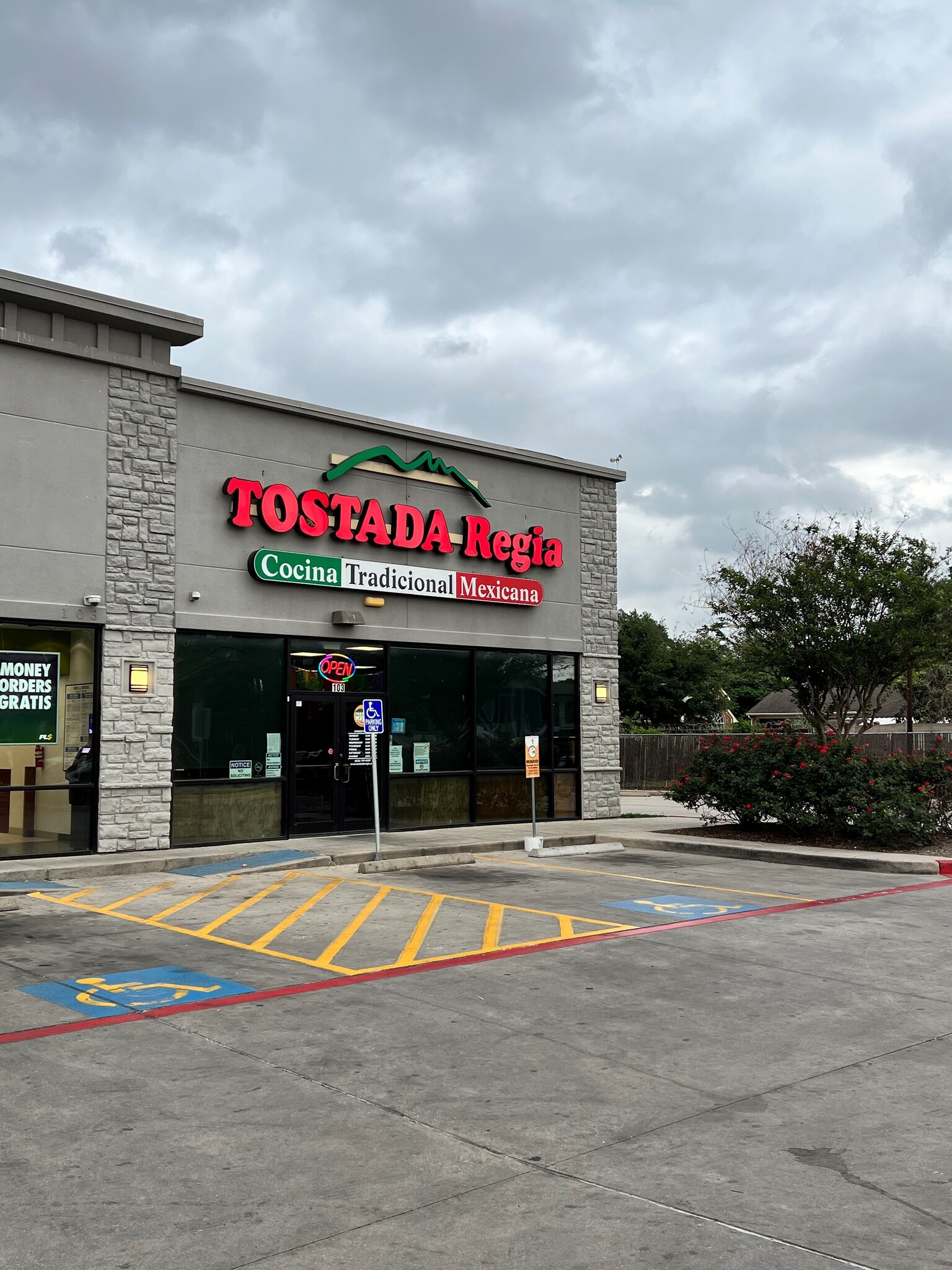 103 E Crosstimbers St, Houston, TX for lease Building Photo- Image 1 of 6