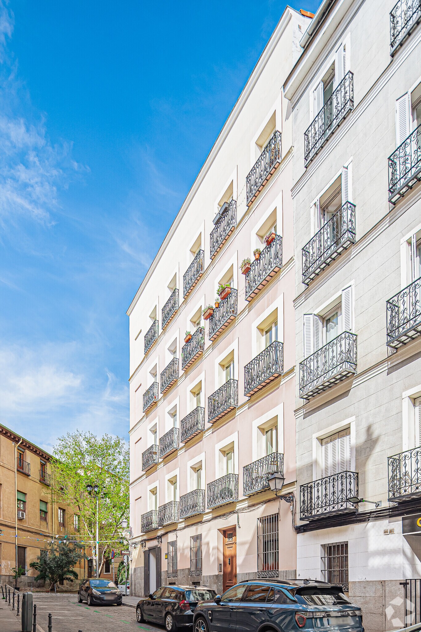  in Madrid, Madrid for sale Primary Photo- Image 1 of 1