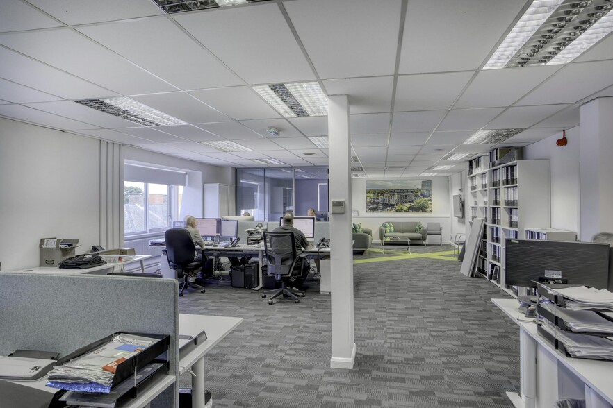 43-47 High St, Cobham for sale - Interior Photo - Image 3 of 6