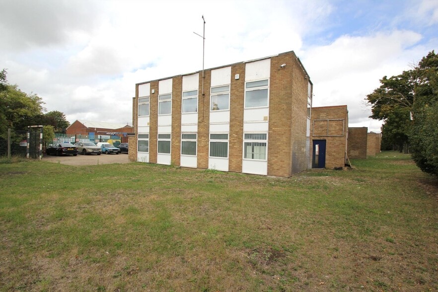 Aden Rd, Enfield for lease - Building Photo - Image 2 of 8