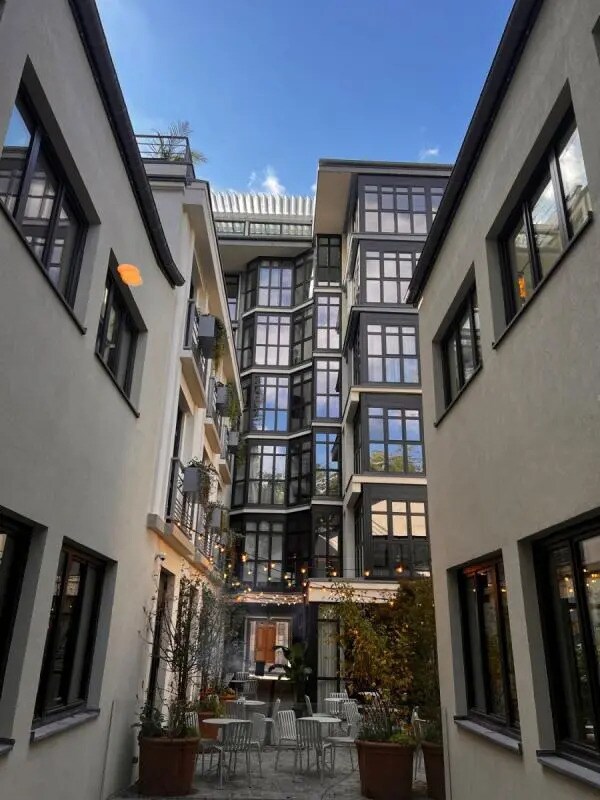 74 Rue Joseph De Maistre, Paris for lease Building Photo- Image 1 of 21