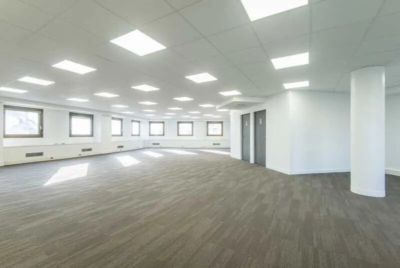 Office in La Garenne-Colombes for lease - Interior Photo - Image 2 of 6