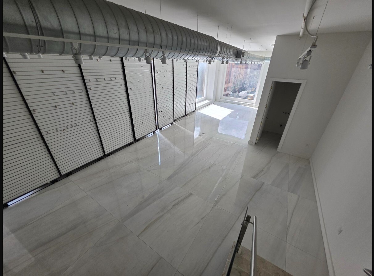 251-253 Fifth Ave, New York, NY for lease Interior Photo- Image 1 of 4