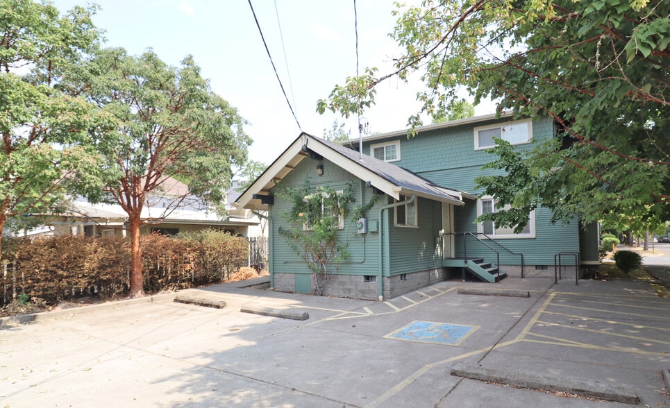 1396 Charnelton St, Eugene, OR for lease - Building Photo - Image 2 of 19