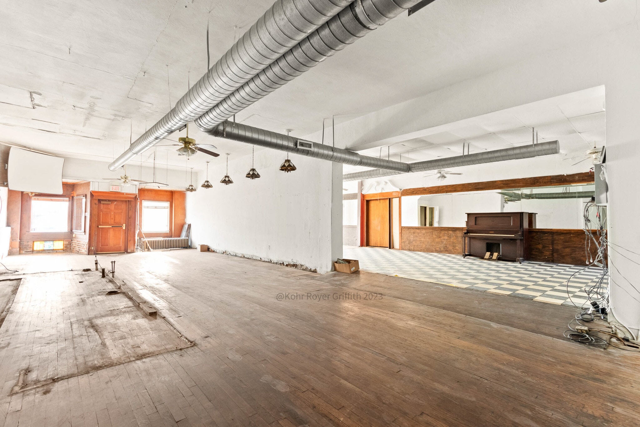 2563-2573 N High St, Columbus, OH for lease Interior Photo- Image 1 of 6