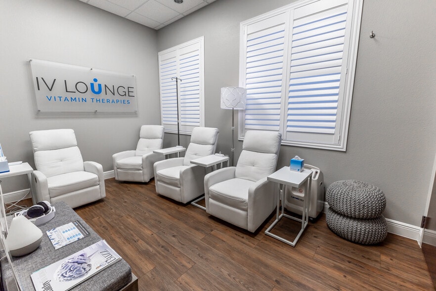 809 County Road 466, Lady Lake, FL for sale - Interior Photo - Image 3 of 38