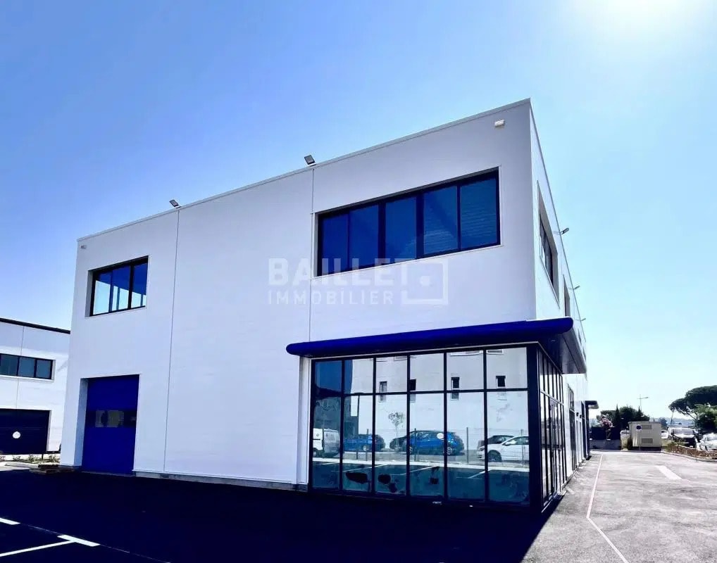 Retail in Fréjus for lease Building Photo- Image 1 of 22