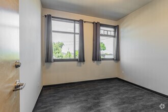 2512 SE 25th Ave, Portland, OR for lease Interior Photo- Image 2 of 3