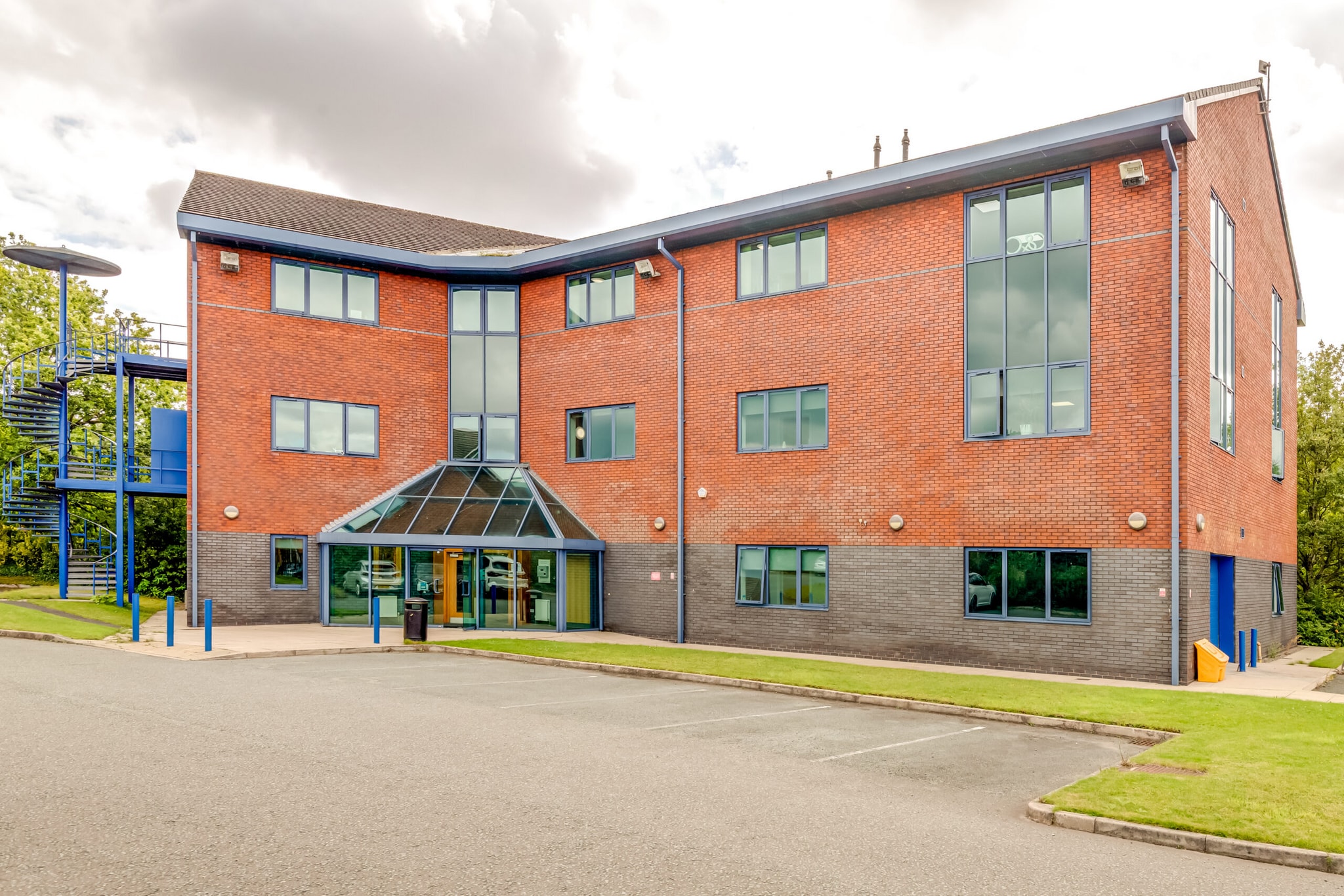 1 Pavilion Sq, Bolton for lease Building Photo- Image 1 of 8