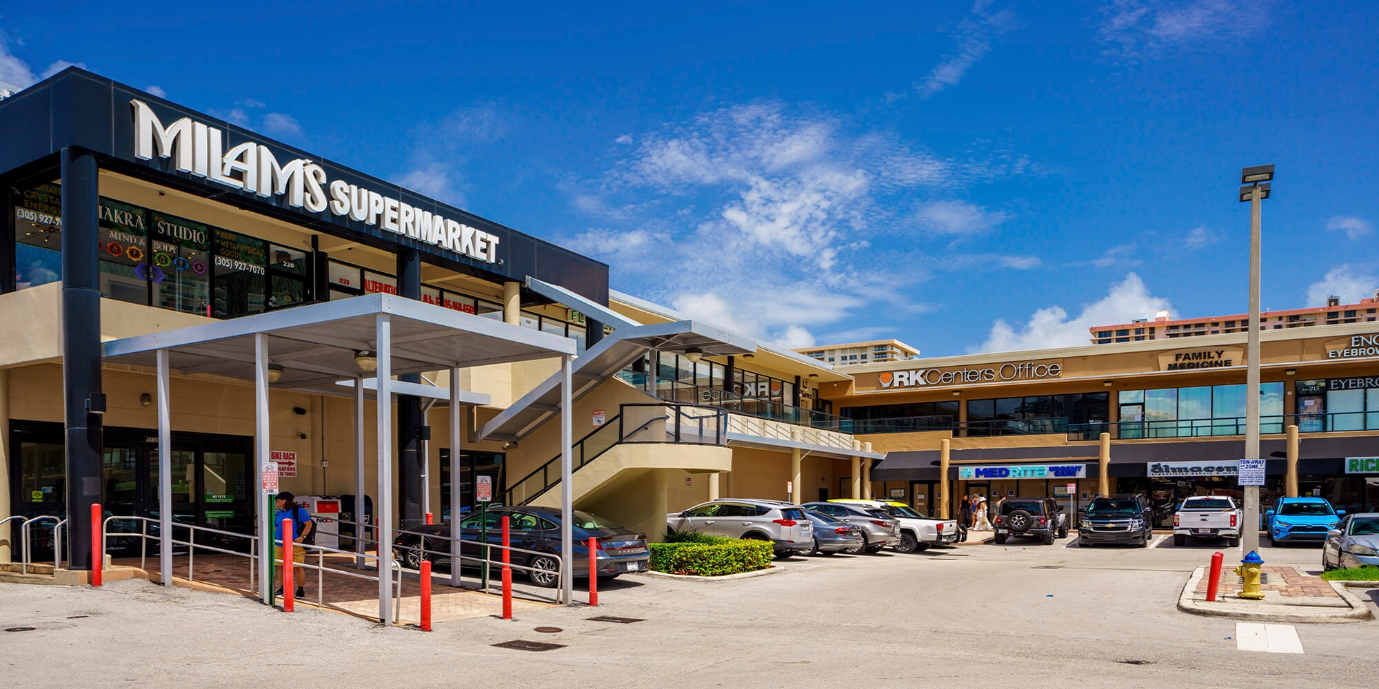 17000-17098 Collins Ave, Sunny Isles Beach, FL for lease Building Photo- Image 1 of 7