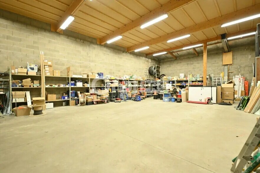 Flex in Thurins for lease - Interior Photo - Image 3 of 12