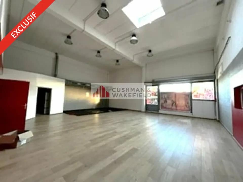 Retail in Marguerittes for lease Interior Photo- Image 1 of 3