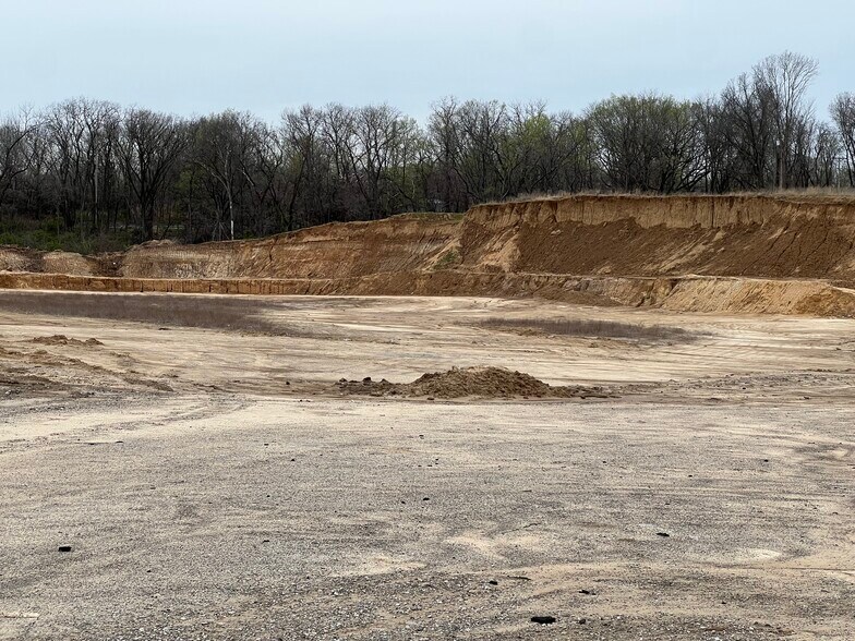 1625 86th St, Kansas City, KS for lease - Primary Photo - Image 2 of 9