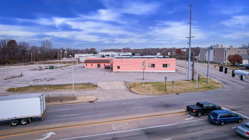 2400 Highway 41 N, Evansville, IN for sale - Building Photo - Image 2 of 9