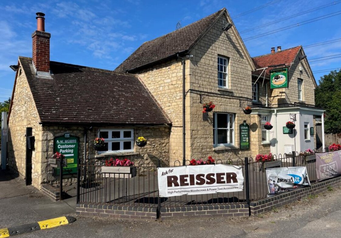 132 London Rd, Wheatley for sale Primary Photo- Image 1 of 1