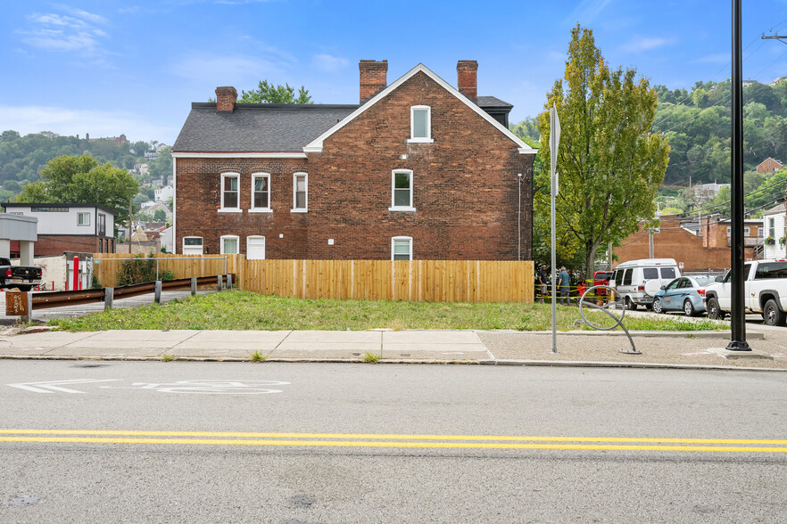 1100 E Carson St, Pittsburgh, PA for sale - Primary Photo - Image 1 of 9