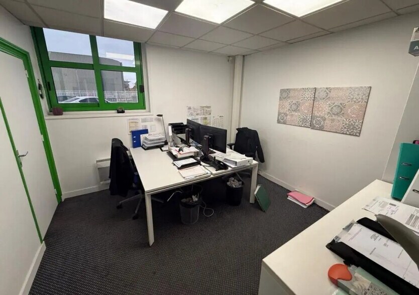 Industrial in Claye-Souilly for lease - Interior Photo - Image 2 of 3