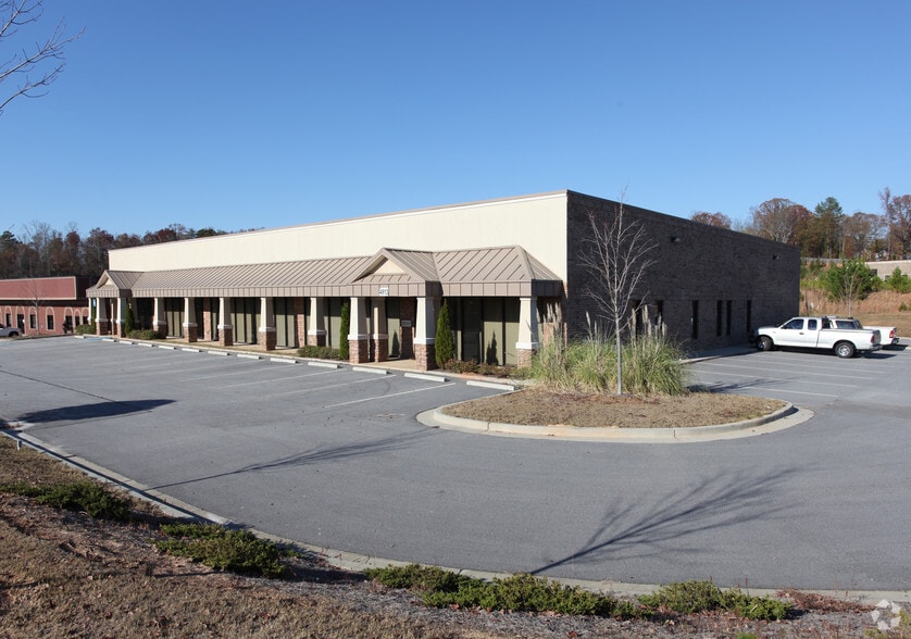 4913 Summer Oak Dr, Buford, GA for lease - Primary Photo - Image 1 of 50
