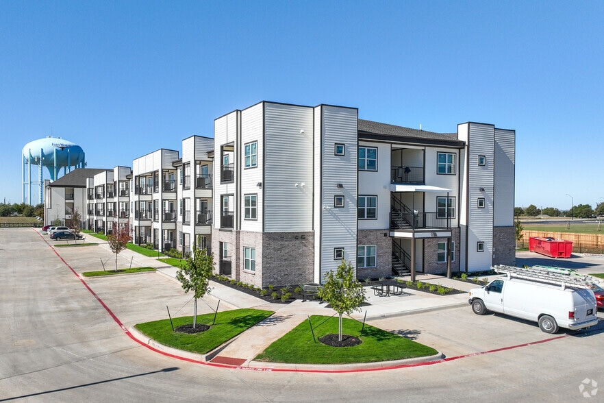 7149 Trail Lake Dr, Fort Worth, TX for sale - Building Photo - Image 3 of 24